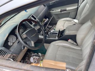 2005 Chrysler 300C - Interior Full Dashboard Image